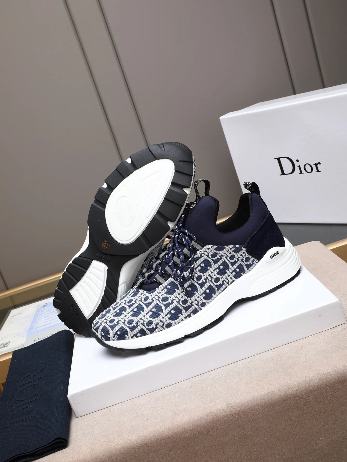 Men's shoes 💰440 💰Dior [Dior] 😘😘High-end series of casual men's shoes, simple and elegant👍👍👍The upper is made of first-layer genuine leather spliced ​​with Dior's special material [sun][sun]; imported first-layer sheepskin lining; special outsole, wear-resistant, lightweight, the overall design is harmonious and unified without lacking personality 👣🌟✨You deserve it! 3 colors😍Sizes 38~44. (45 custom-made) The picture above is a big seller🔥🔥🔥